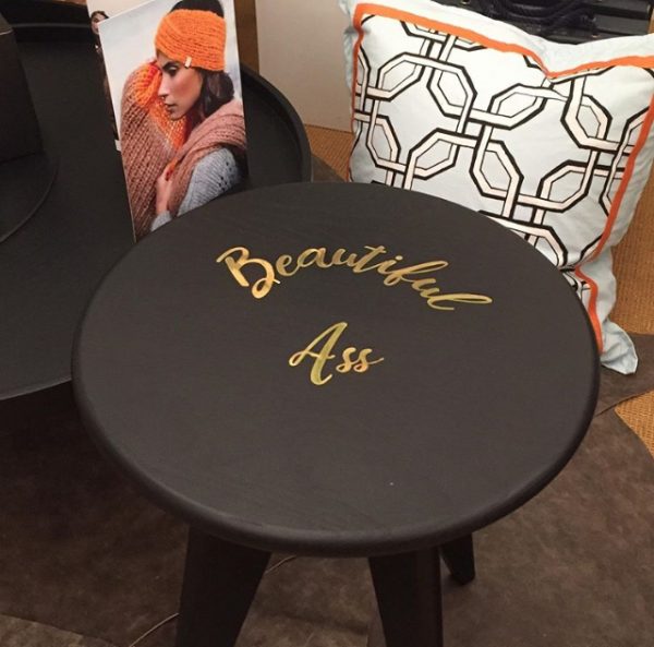 Kruk en bijzettafel: Assy - beautiful ass