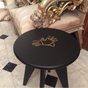 Kruk en bijzettafel: Assy - gekruiste handen