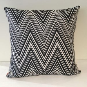 Missoni kussen ref chevron C 20 zwart-wit