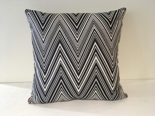 Missoni kussen ref chevron C 20 zwart-wit