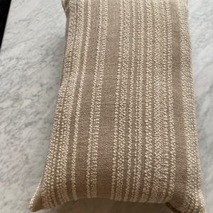 kussen 40 x 60 vulling dons beige gestreept linnen